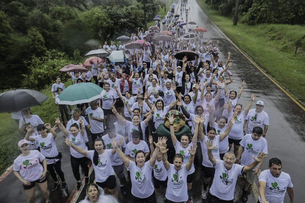 Participantes na Caminhada Cuidando do Coração 2024