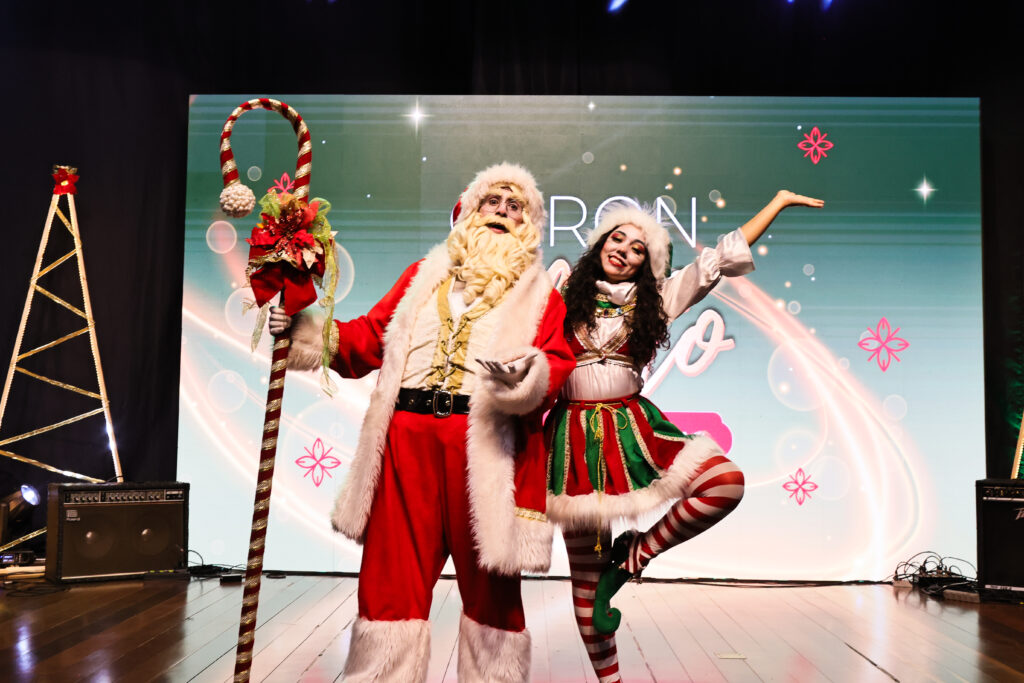 Papai Noel e ajudante