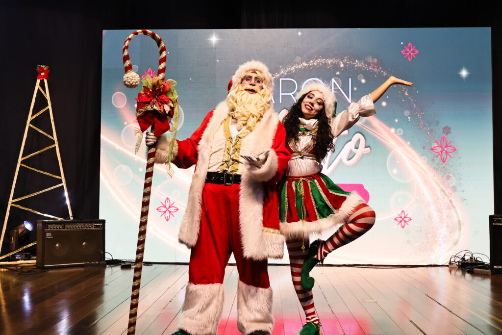 Papai Noel e ajudante