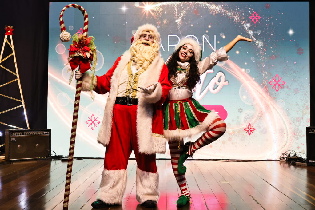 Papai Noel e ajudante