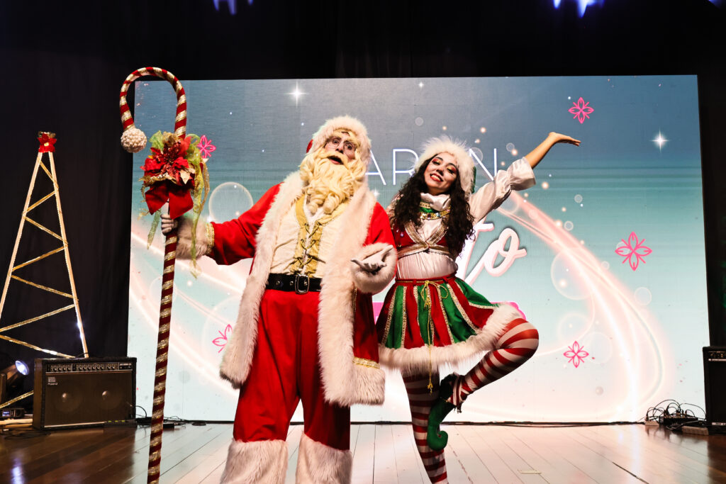 Papai Noel e ajudante