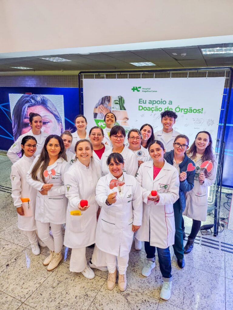 Exposição História de Transplantes promovida pelo HAC no aeroporto de Curitiba